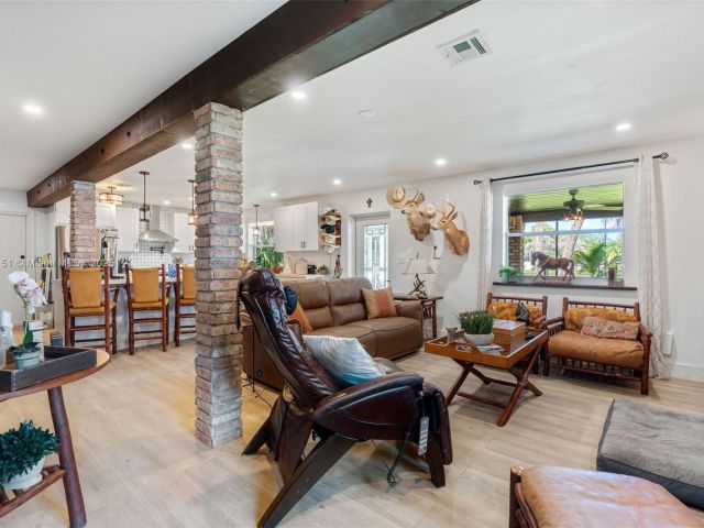 Продажа дома по адресу 310 NW 130th Ave - фото 6198287