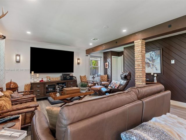 Продажа дома по адресу 310 NW 130th Ave - фото 6198288