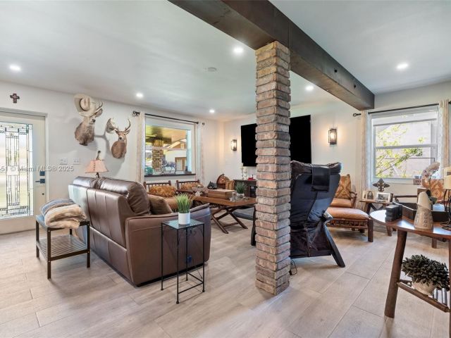 Продажа дома по адресу 310 NW 130th Ave - фото 6198289