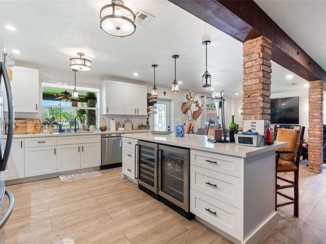 Продажа дома по адресу 310 NW 130th Ave - фото 6198292