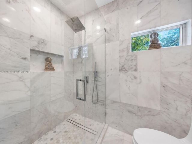 Продажа дома по адресу 120 NW 49th St - фото 6238323