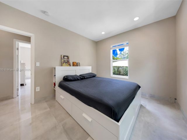 Продажа дома по адресу 120 NW 49th St - фото 6238326