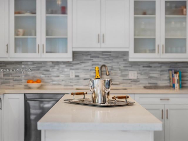 Продажа дома по адресу 120 NW 49th St - фото 6238330