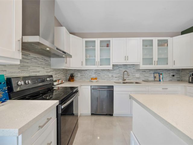 Продажа дома по адресу 120 NW 49th St - фото 6238331