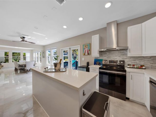 Продажа дома по адресу 120 NW 49th St - фото 6238333