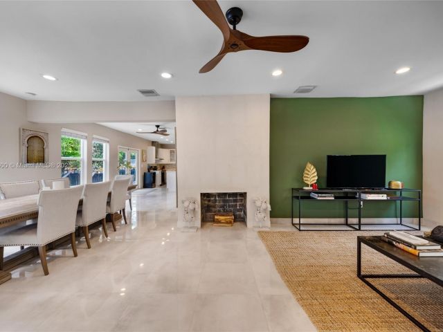 Продажа дома по адресу 120 NW 49th St - фото 6238335