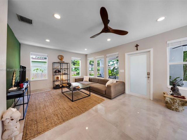 Продажа дома по адресу 120 NW 49th St - фото 6238337