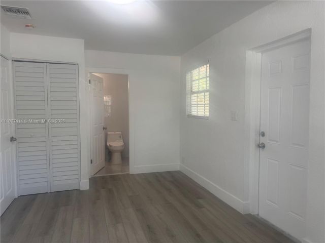 Продажа дома по адресу 1657 SW 44th Ave - фото 6198476