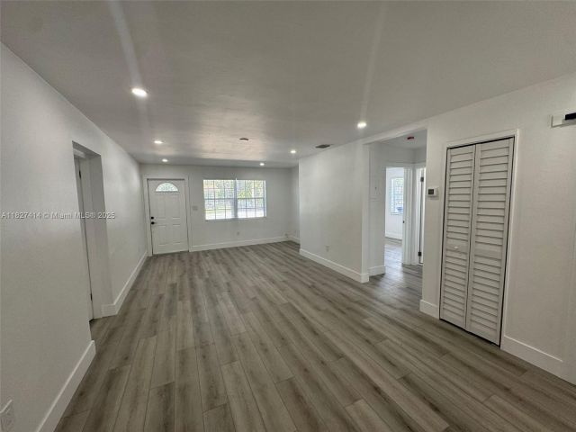 Продажа дома по адресу 1657 SW 44th Ave - фото 6198482