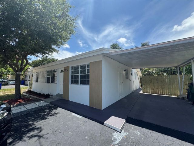 Продажа дома по адресу 1657 SW 44th Ave - фото 6198484