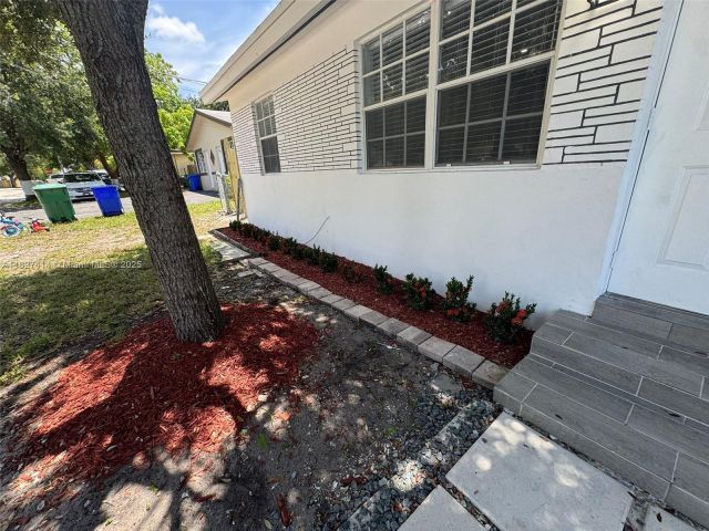 Продажа дома по адресу 1657 SW 44th Ave - фото 6198485