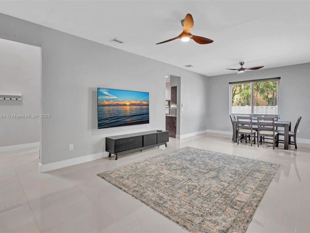 Продажа дома по адресу 10301 Panama St - фото 6223915