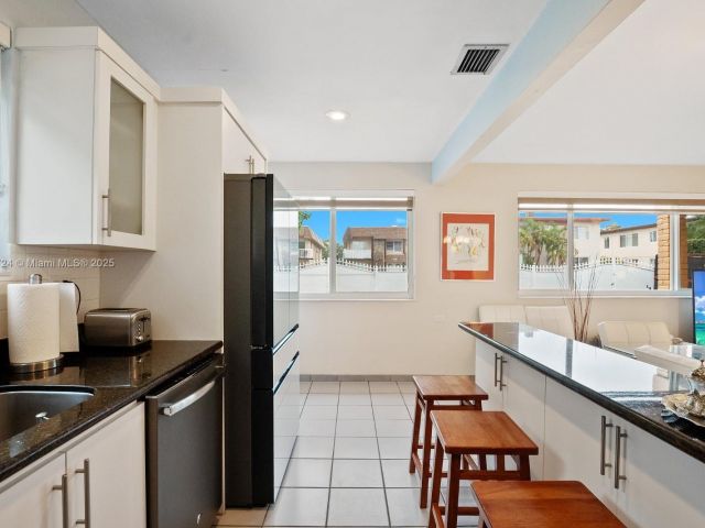 Продажа дома по адресу 634 82nd St - фото 6199295