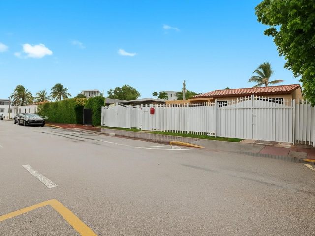 Продажа дома по адресу 634 82nd St - фото 6199310