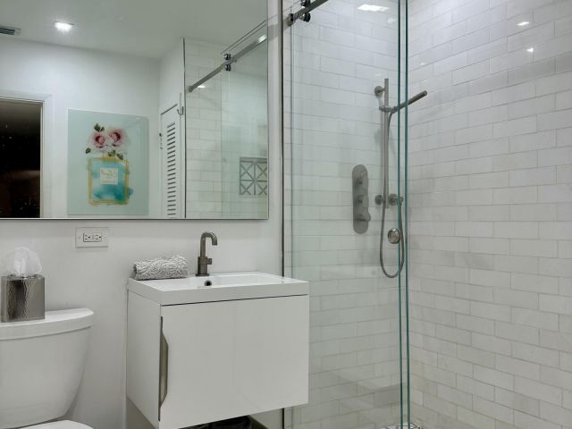 Дом в аренду по адресу 212 Kings Lynn - фото 6252806