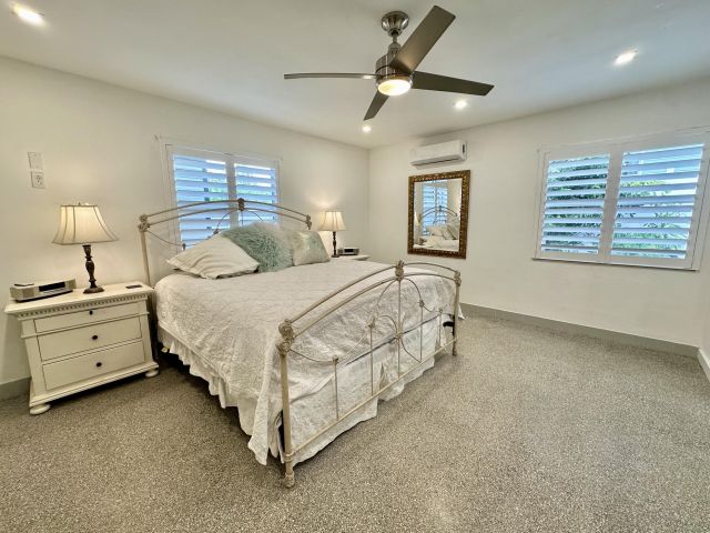 Дом в аренду по адресу 212 Kings Lynn - фото 6252810