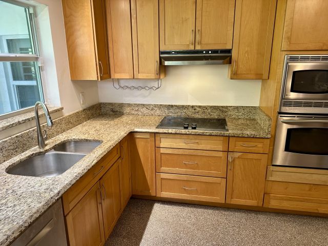 Дом в аренду по адресу 212 Kings Lynn - фото 6252811