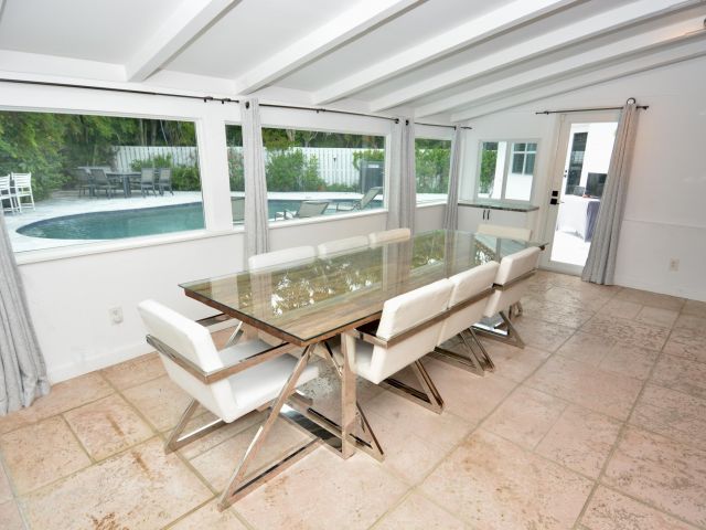 Дом в аренду по адресу 212 Kings Lynn - фото 6252816