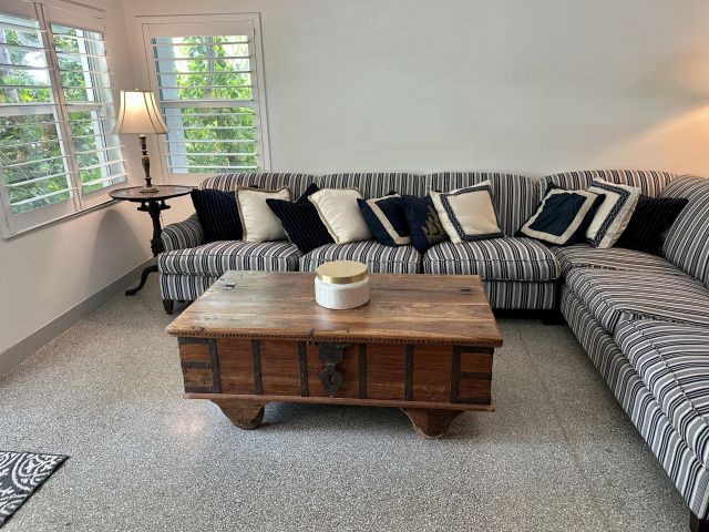 Дом в аренду по адресу 212 Kings Lynn - фото 6252817