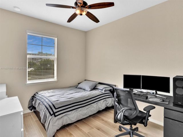 Продажа дома по адресу 3976 Poinciana Ln - фото 6199561