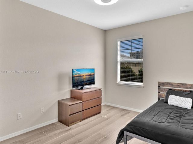 Продажа дома по адресу 3976 Poinciana Ln - фото 6199562