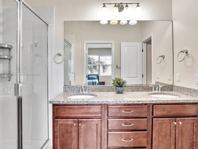 Продажа дома по адресу 3976 Poinciana Ln - фото 6199563