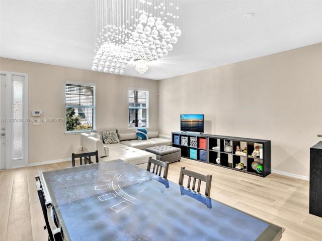 Продажа дома по адресу 3976 Poinciana Ln - фото 6199567