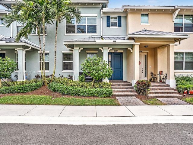 Продажа дома по адресу 3976 Poinciana Ln - фото 6199577