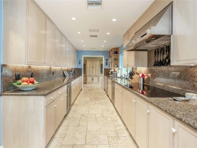 Дом в аренду по адресу 1108 Washington St - фото 6201268