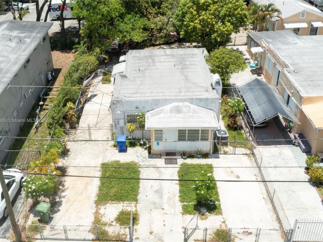 Продажа дома по адресу 36 NW 32nd St - фото 6200901