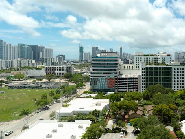 Продажа дома по адресу 36 NW 32nd St - фото 6200905