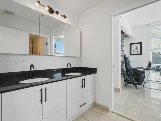 Продажа квартиры #4021 - фото 6203757