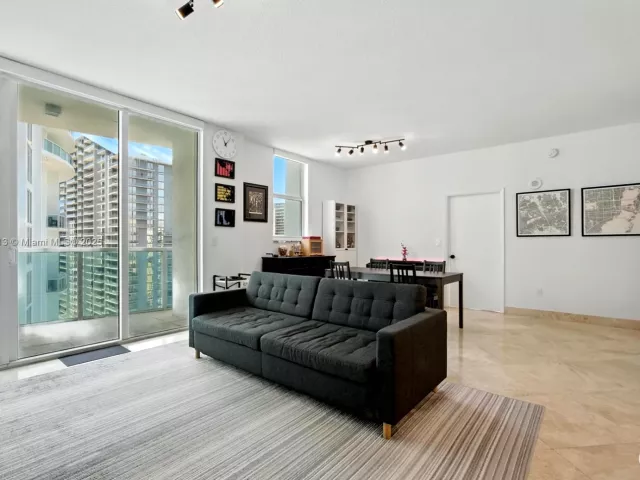 Продажа квартиры #4021 - фото 6203760