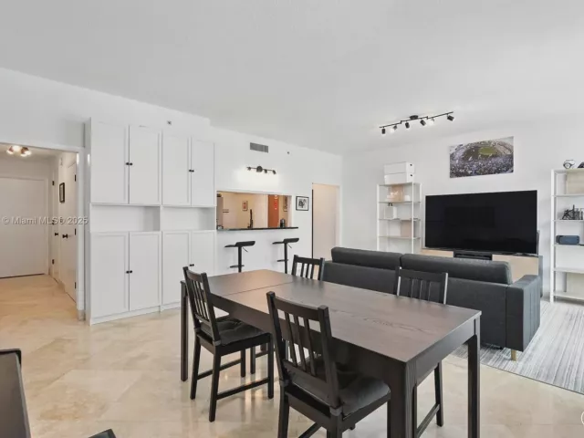 Продажа квартиры #4021 - фото 6203763