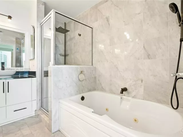 Продажа квартиры #4021 - фото 6203750