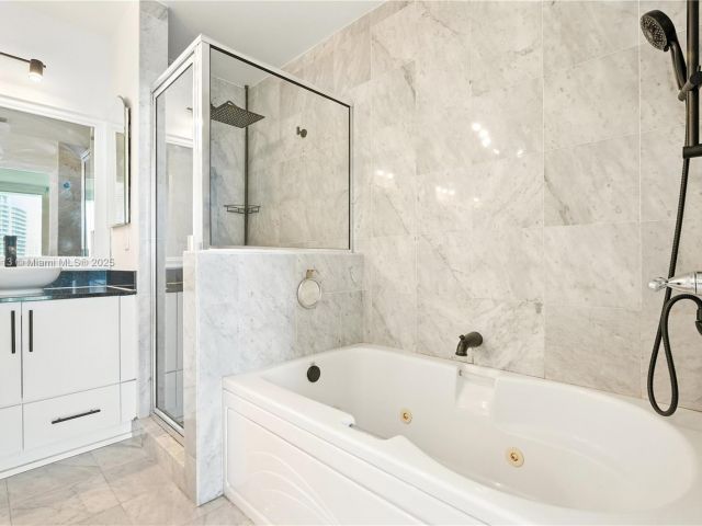 Продажа квартиры #4021 - фото 6203750