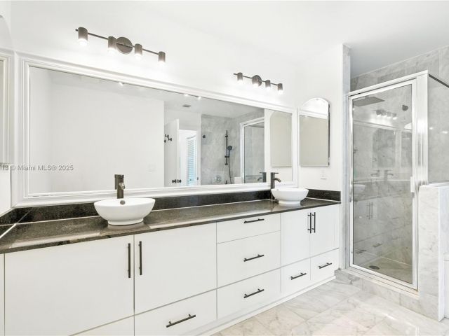 Продажа квартиры #4021 - фото 6203751