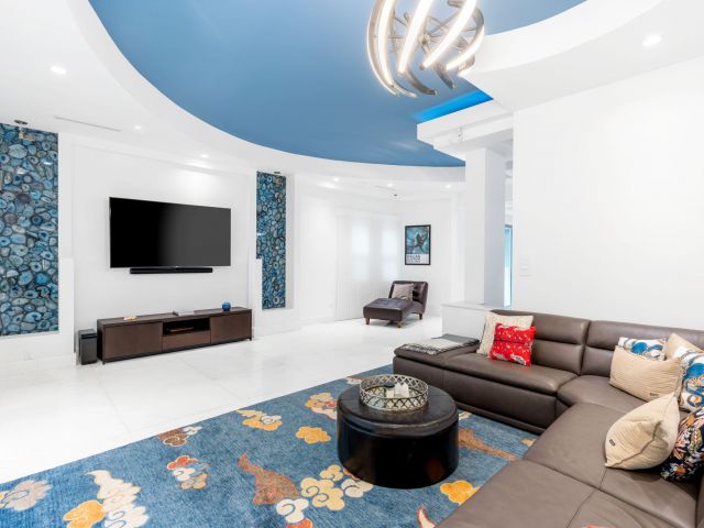 Продажа дома по адресу 3917 S Le Jeune Road - фото 6363435