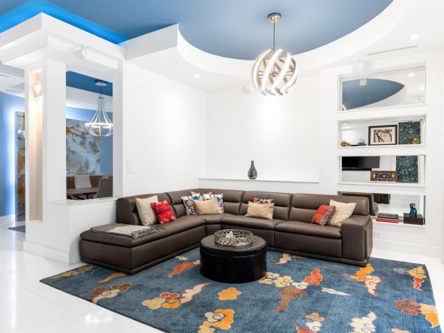 Продажа дома по адресу 3917 S Le Jeune Road - фото 6363436