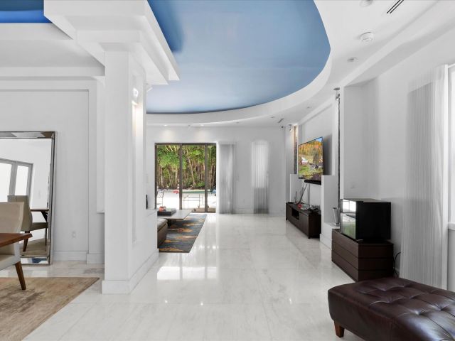 Продажа дома по адресу 3917 S Le Jeune Road - фото 6363437