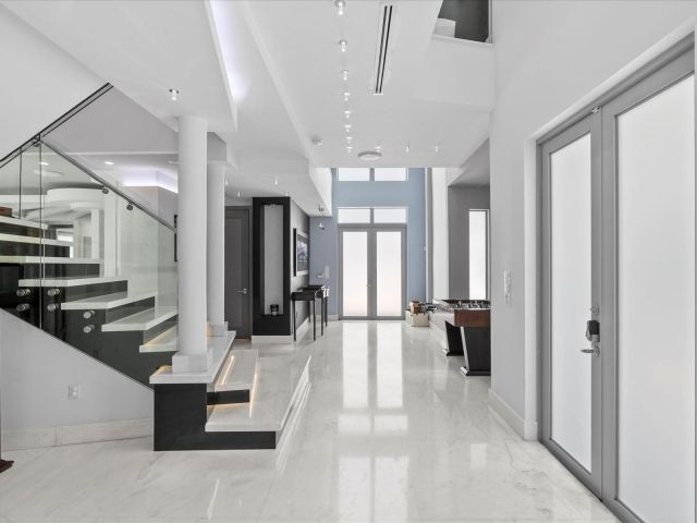 Продажа дома по адресу 3917 S Le Jeune Road - фото 6363443