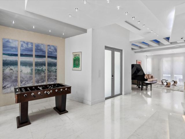 Продажа дома по адресу 3917 S Le Jeune Road - фото 6363444