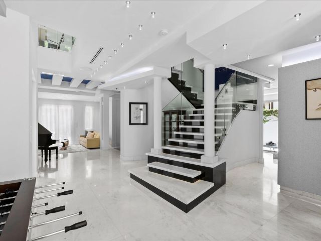 Продажа дома по адресу 3917 S Le Jeune Road - фото 6363445