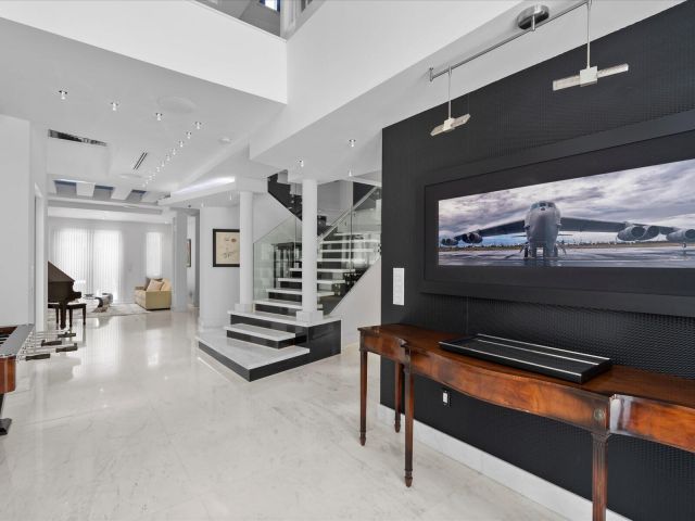 Продажа дома по адресу 3917 S Le Jeune Road - фото 6363446