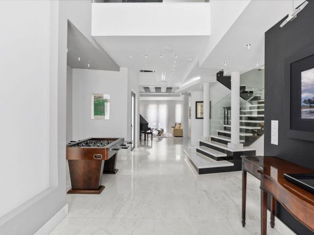 Продажа дома по адресу 3917 S Le Jeune Road - фото 6363447