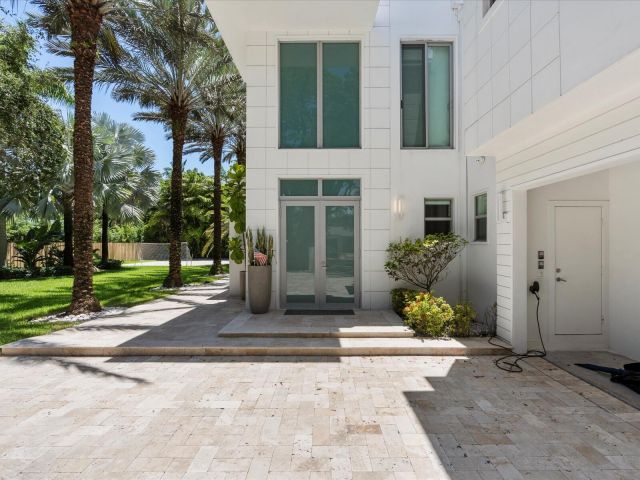 Продажа дома по адресу 3917 S Le Jeune Road - фото 6363449