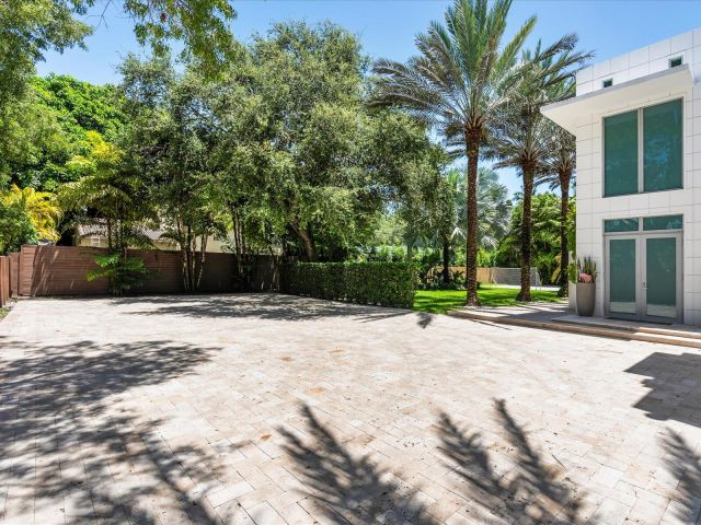 Продажа дома по адресу 3917 S Le Jeune Road - фото 6363450