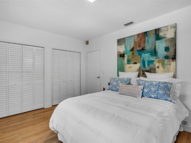 Продажа дома по адресу 3865 Poinciana Ave - фото 6202264