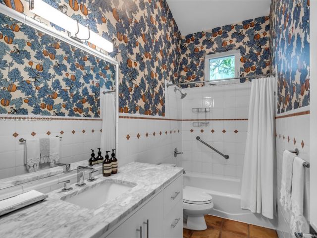 Продажа дома по адресу 3865 Poinciana Ave - фото 6202266