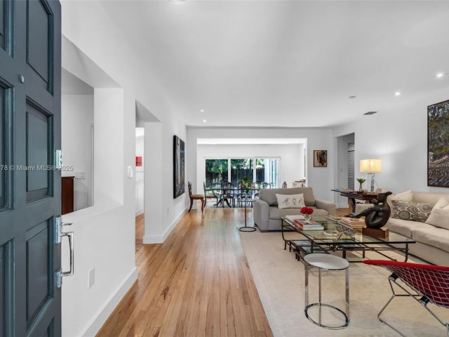 Продажа дома по адресу 3865 Poinciana Ave - фото 6202279